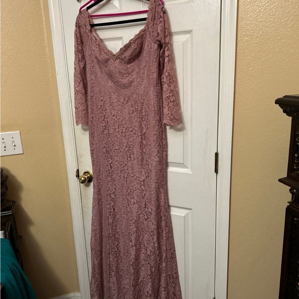 Elegant Lace Women’s Dress in Mauve